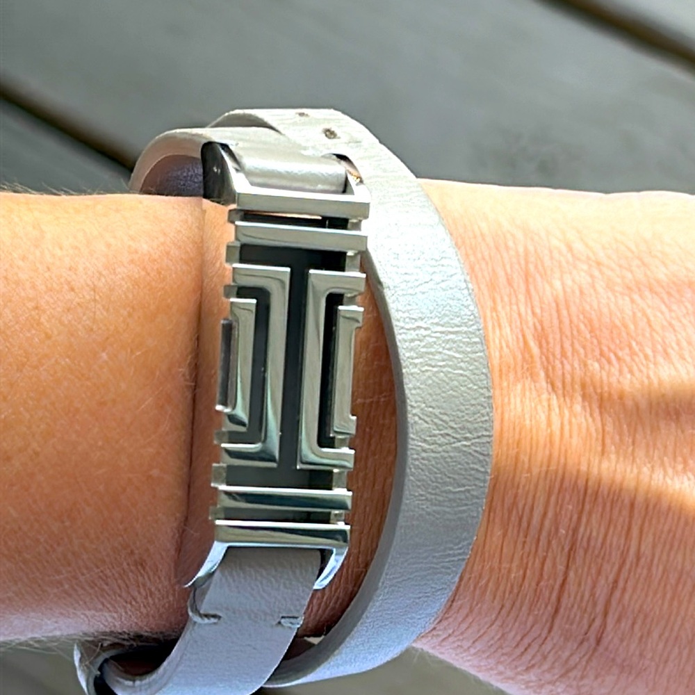TORY BURCH FITBIT CASE
DOUBLE WRAP FRENCH GRAY
SPORTY BRACELET
